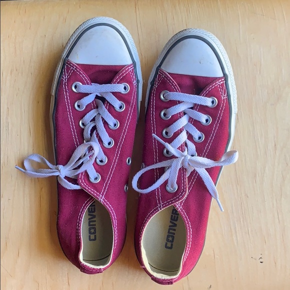 Maroon low top converse, size 7 - Picture 1 of 3